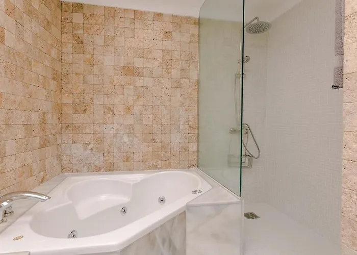 Villa The Circular - Jacuzzi, Hiking & Vineyards