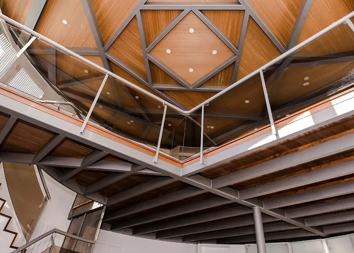 The Circular - Jacuzzi, Hiking & Vineyards Villa *