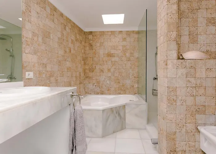 The Circular - Jacuzzi, Hiking & Vineyards