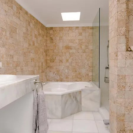 The Circular - Jacuzzi, Hiking & Vineyards