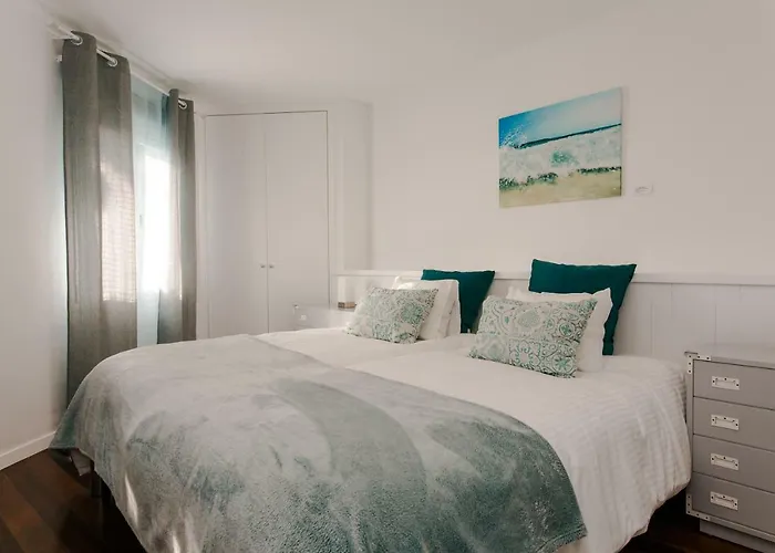 The Circular - Jacuzzi, Hiking & Vineyards *